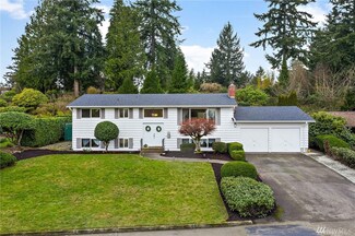 1110 Magnolia Dr, Fircrest, WA 98466