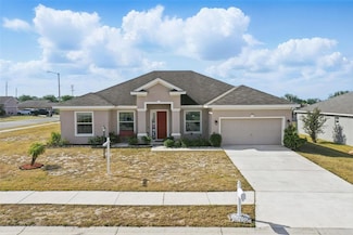 106 Dinner Lake Ave, Lake Wales, FL 33859