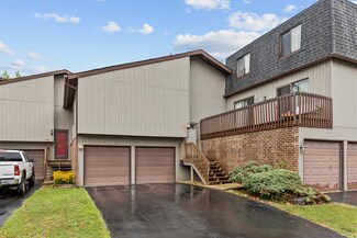 784 High Ridge Rd, Roselle, IL 60172
