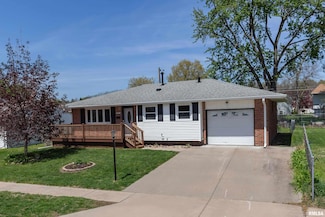 5009 45th Avenue Ct, Moline, IL 61265