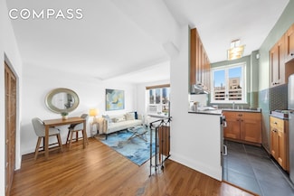 200 W 20th St Unit 1110, New York, NY 10011