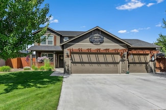 802 NW Green Forest Cir, Redmond, OR 97756