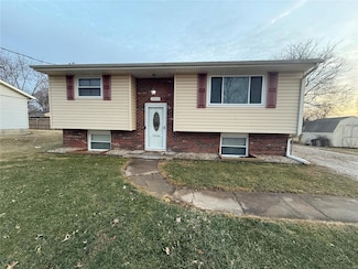 1233 W Corbin St, Bethalto, IL 62010