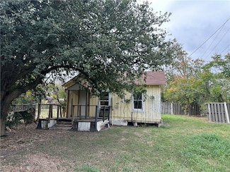 308 McGuill St, Refugio, TX 78377