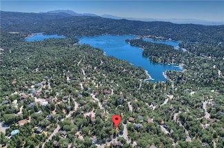 27588 Matterhorn Dr, Lake Arrowhead, CA 92352