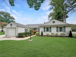 6327 Tall Oaks Dr, Mentor, OH 44060