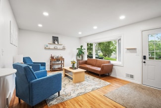 2323 Emerald Dr, Saint Paul, MN 55110