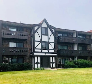 4 Crestview Ln Unit 16, Vernon Hills, IL 60061