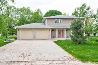 1009 N 6th St, Chariton, IA 50049