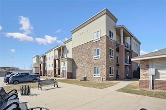 6350 Coachlight Dr Unit 2208, West Des Moines, IA 50266
