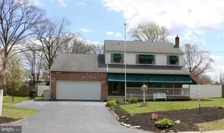 828 Green Ln, Secane, PA 19018