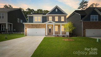 592 Fox Cove Rd, Hendersonville, NC 28792