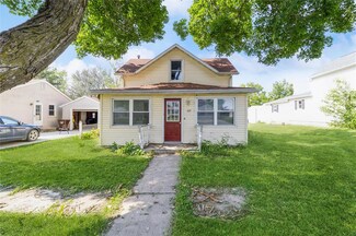 107 3rd St NE, State Center, IA 50247