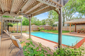 9015 Ilona Ln, Houston, TX 77025