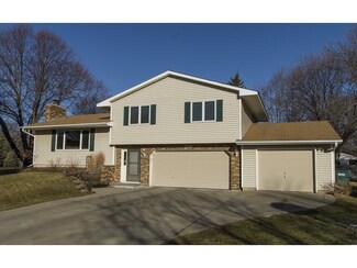 715 Heidi Ln, Saint Paul, MN 55126