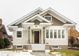 121 Villa St, Elgin, IL 60120