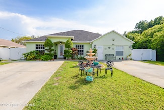 418 SE Essex Dr, Port Saint Lucie, FL 34984