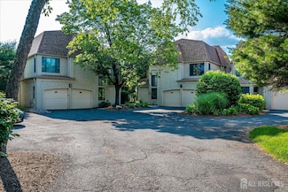 19 Carriage Place, Edison, NJ 08820