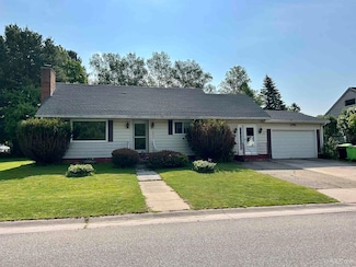 1442 Center St, Munising, MI 49862