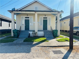 423 Chalmette St, Harvey, LA 70058