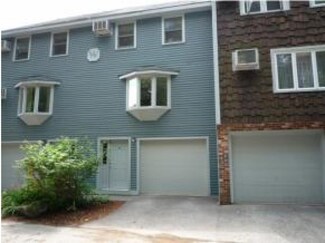 46 Valley West Way, Manchester, NH 03102