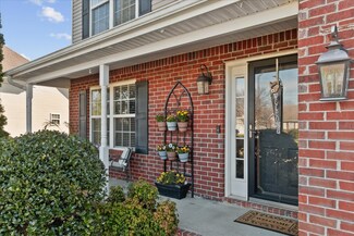 2208 New Port Dr, Spring Hill, TN 37174