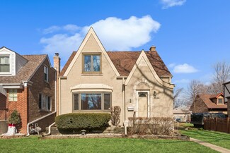 4928 Fairview Ln, Skokie, IL 60077