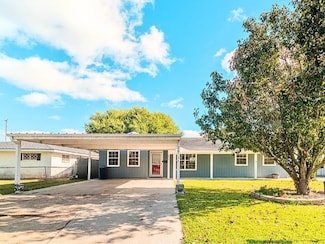 2613 Staton Ln, Port Neches, TX 77651