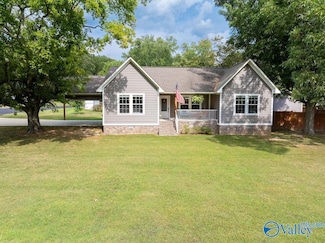 253 White St, Rainsville, AL 35986