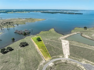 385 Sailview Ct, Honey Grove, TX 75446