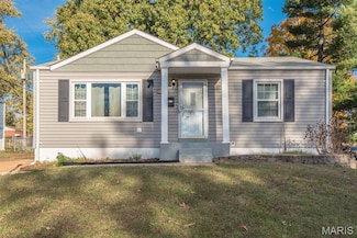 10701 Saint Henry Ln, Saint Ann, MO 63074