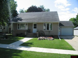 208 3rd Ave E, Swea City, IA 50590