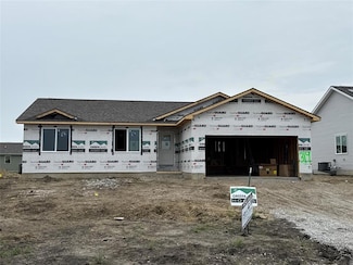 319 NE Chalet St, Elkhart, IA 50073