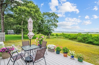 16 Gulls Cove Rd, West Yarmouth, MA 02673