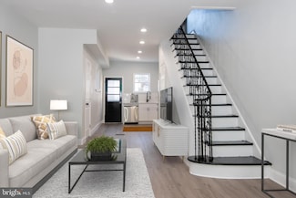 2122 S Chadwick St, Philadelphia, PA 19145