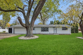 2004 Central St, McHenry, IL 60050