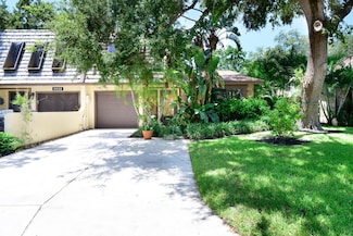 1085 Raintree Dr, Palm Beach Gardens, FL 33410