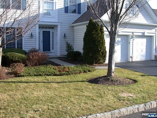 114 White Pine Ct, Paramus, NJ 07652