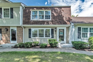 116 New Wickham Dr, Penfield, NY 14526