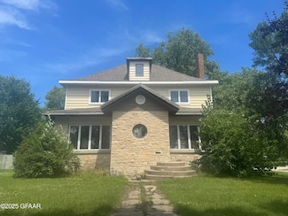 121 E 7th St, Crookston, MN 56716