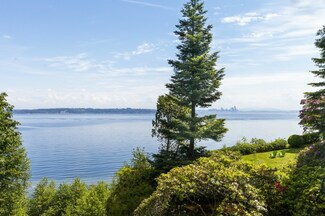 8950 Ferncliff Ave NE, Bainbridge Island, WA 98110