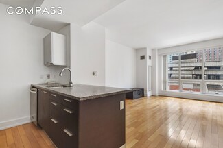 350 W 42nd St Unit 8H, New York, NY 10036