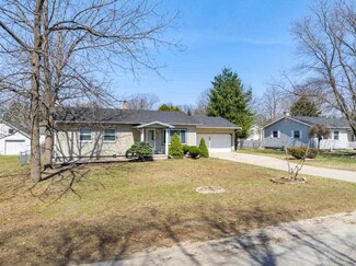 505 W Hurlbut St, Charlevoix, MI 49720