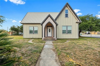 600 E Borden St, Sinton, TX 78387