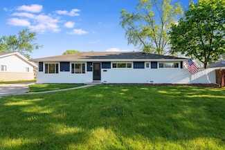 180 Kingman Ln, Hoffman Estates, IL 60169