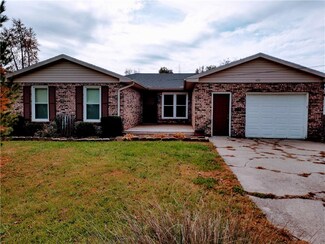 410 E 3rd St, Norborne, MO 64668