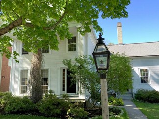 22 Vine St, Damariscotta, ME 04543