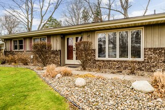 621 Manitou Rd, Saint Joseph, MI 49085