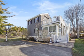 17 Clifford Ln, Wells, ME 04090