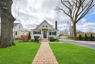 120 Floral Park St, Islip Terrace, NY 11752